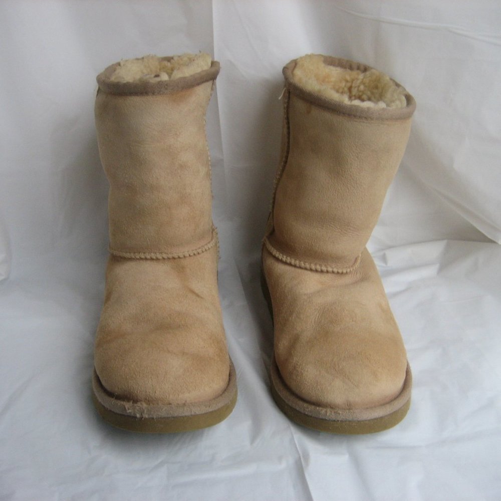 UGG  Australia Kids 5251Y Classic Short Boots, 6